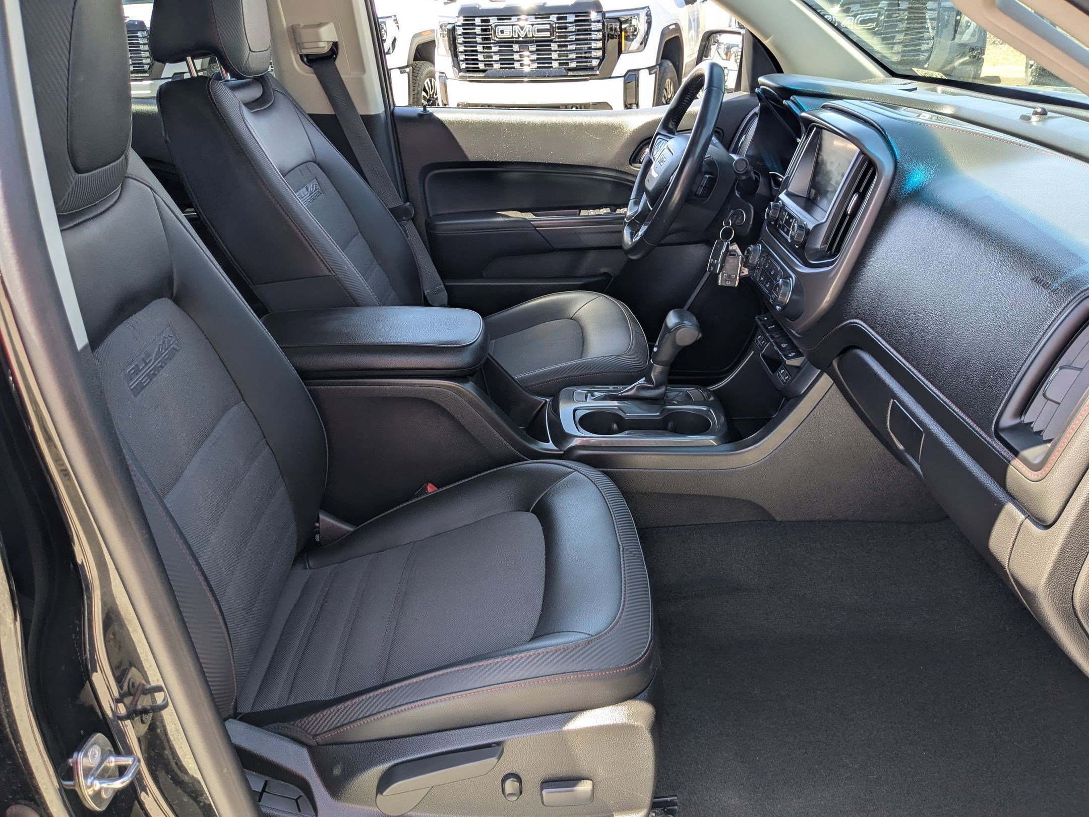 Used 2015 GMC Canyon SLE w/ All-Terrain Package AWD/4WD image 29