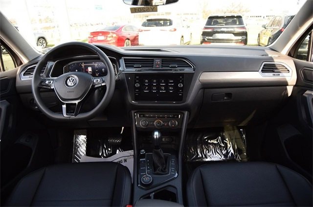Used 2020 Volkswagen Tiguan SEL w/ Tiguan Two-Row MDO Package image 7
