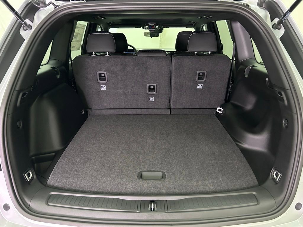 New 2025 Jeep Grand Cherokee Laredo X w/ Trailer Tow Package image 11