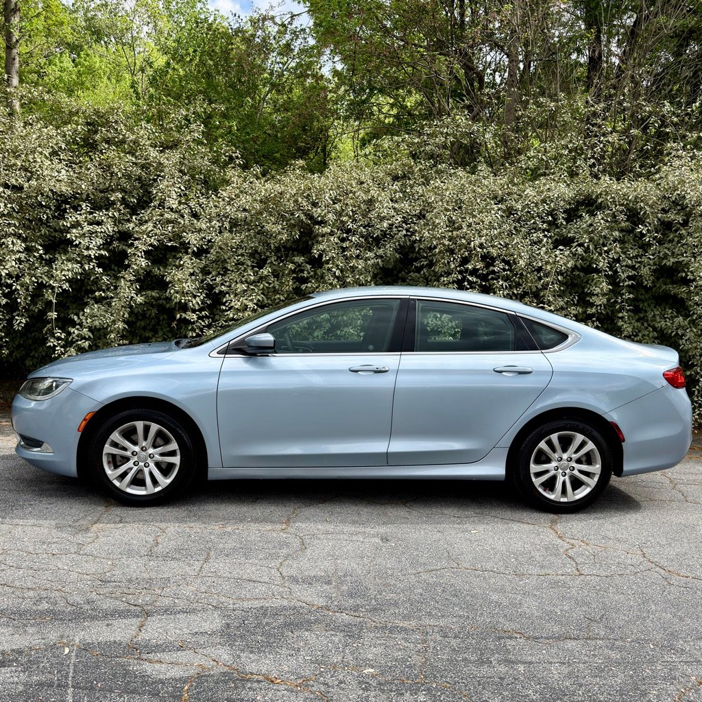 Used 2015 Chrysler 200 Limited image 1