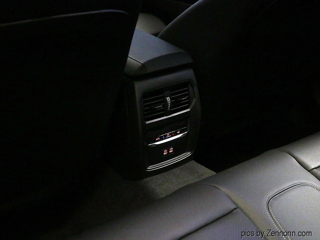 Used 2025 BMW 330i xDrive Sedan w/ M Sport Package image 14