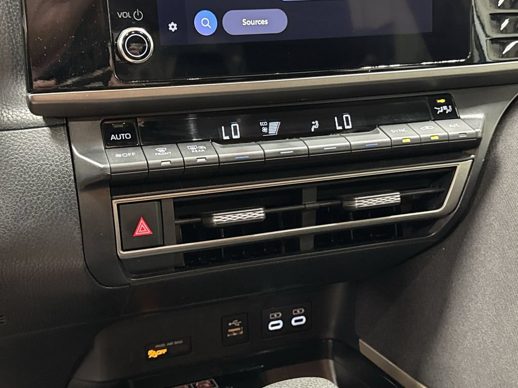 Used 2025 Toyota Camry LE FWD image 21