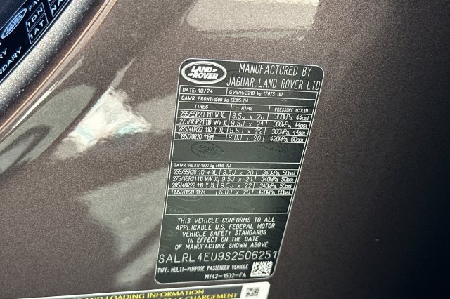 Certified 2025 Land Rover Discovery Dynamic SE AWD/4WD image 27