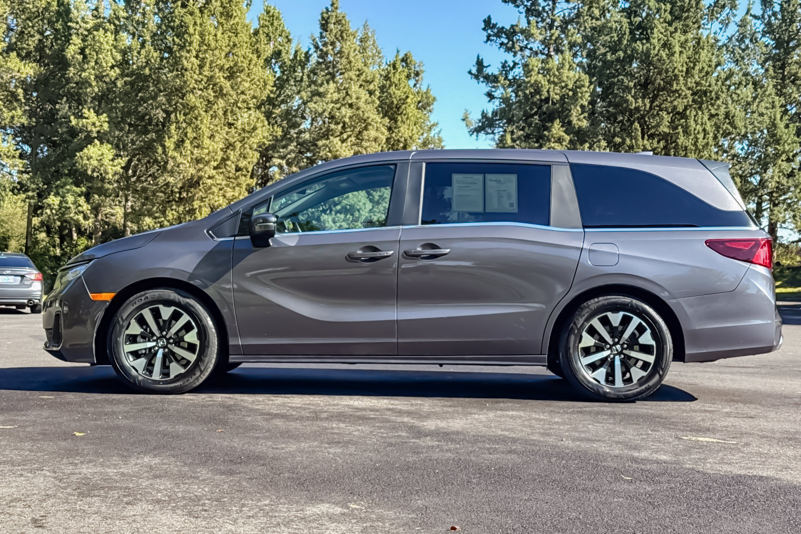 Used 2025 Honda Odyssey EX-L image 8