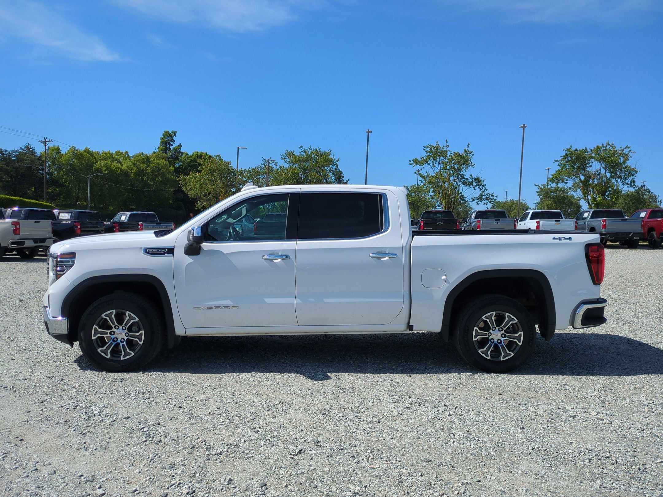 Used 2025 GMC Sierra 1500 SLT AWD/4WD image 7
