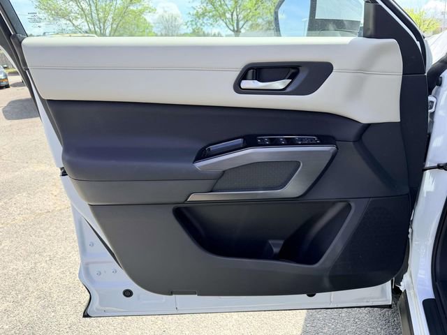 Used 2025 Nissan Pathfinder SL w/ SL Premium Package image 14