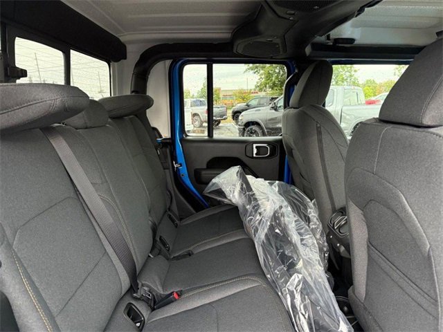 New 2025 Jeep Gladiator Sport image 11