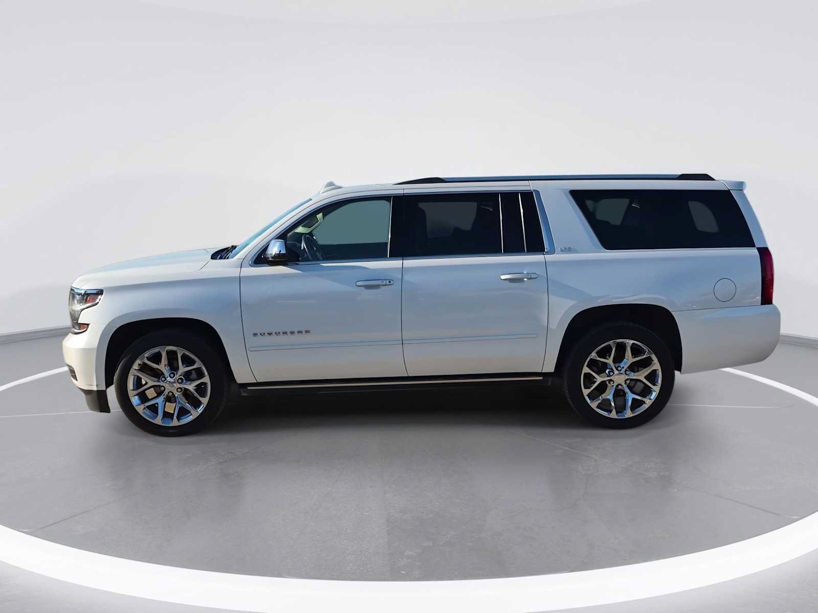 Used 2016 Chevrolet Suburban LTZ RWD image 5