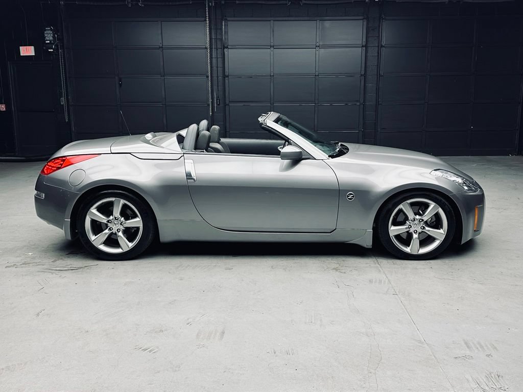 Used 2007 Nissan 350Z Enthusiast RWD image 9