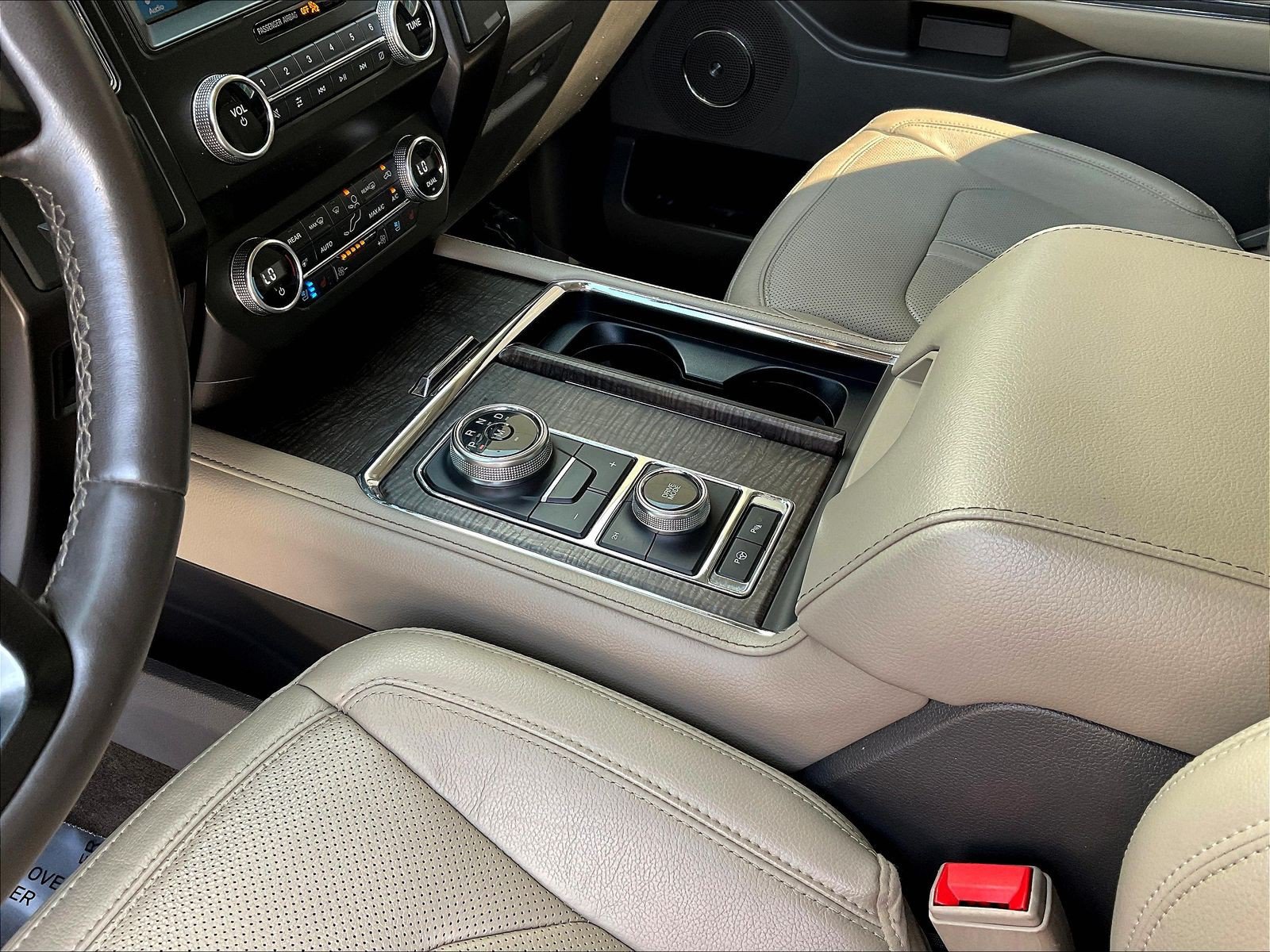 Used 2019 Ford Expedition Limited w/ Equipment Group 302A AWD/4WD image 18