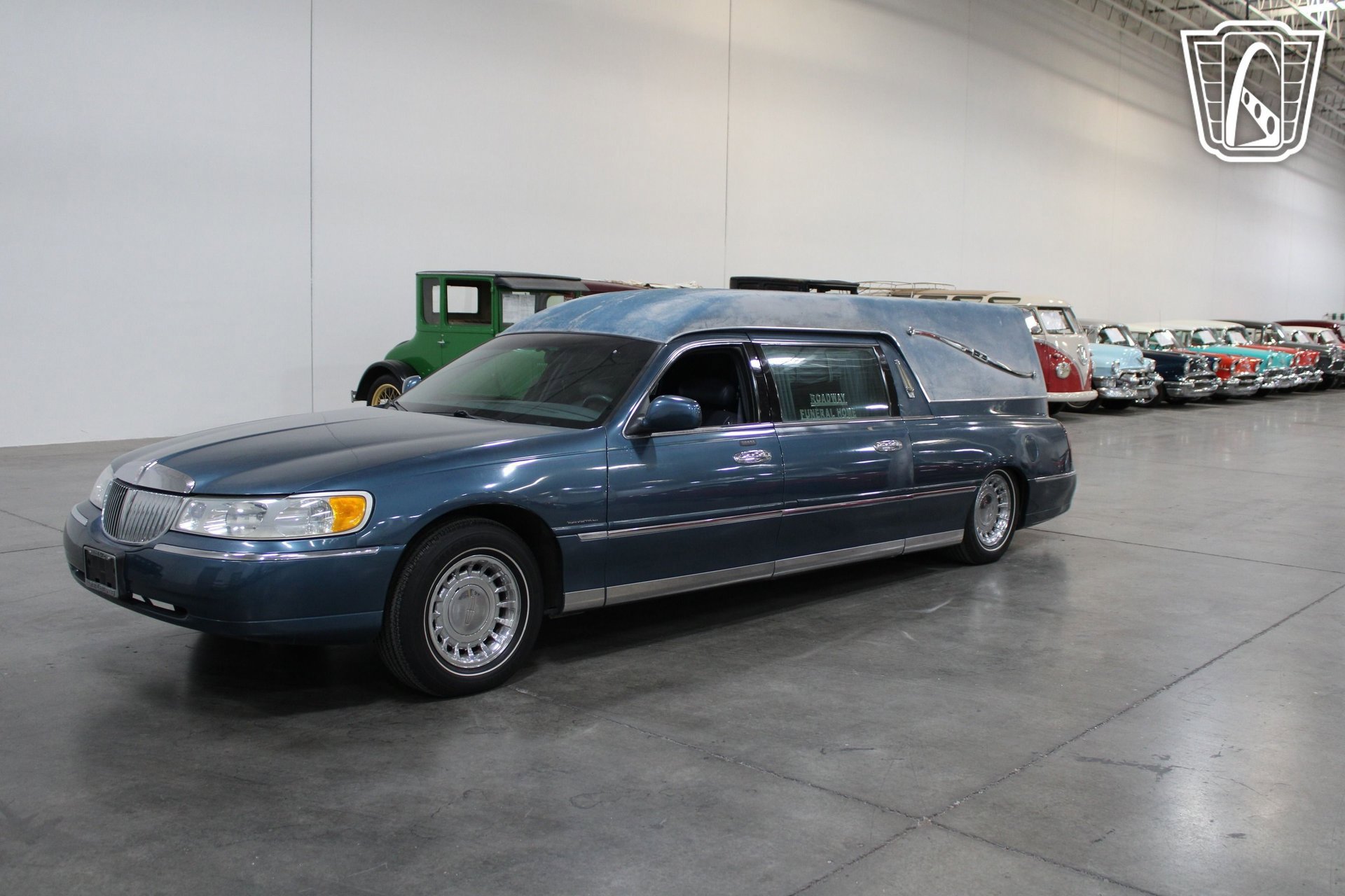 Used 2001 Lincoln Town Car Executive RWD image 4