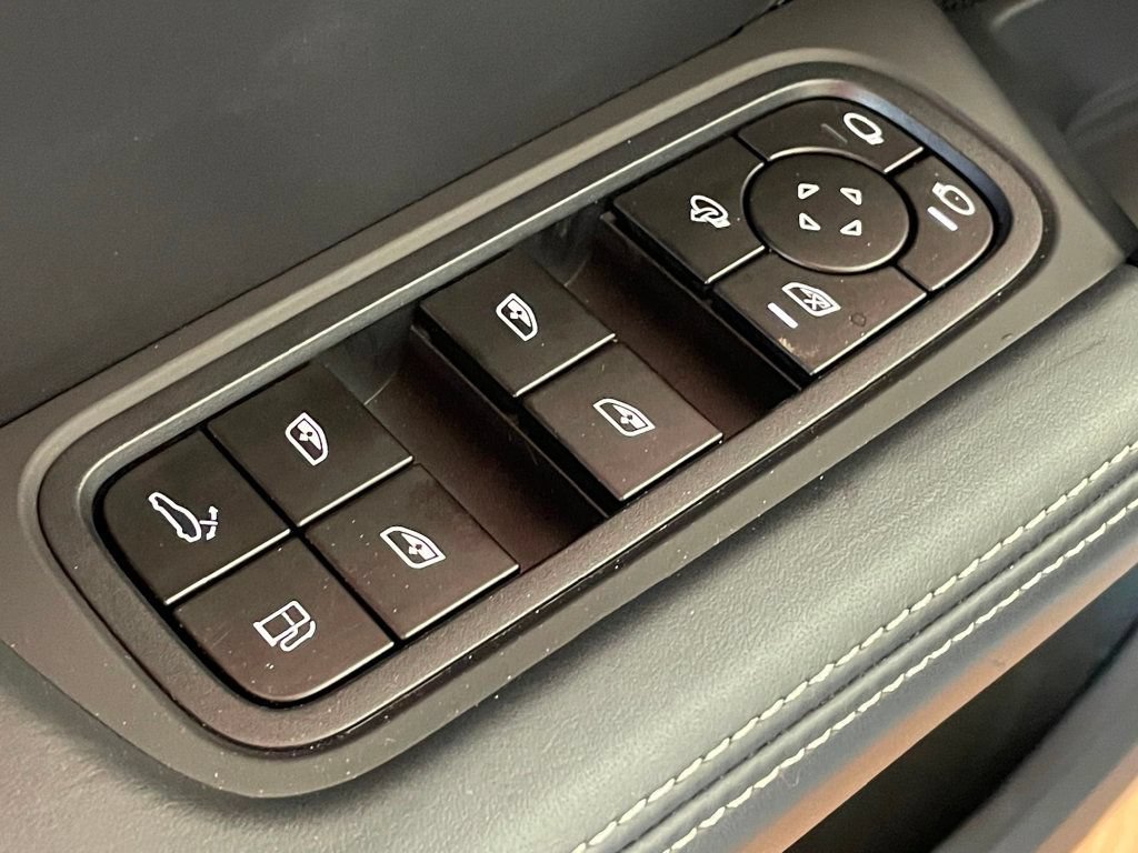 Used 2024 Porsche Cayenne Turbo AWD/4WD image 20