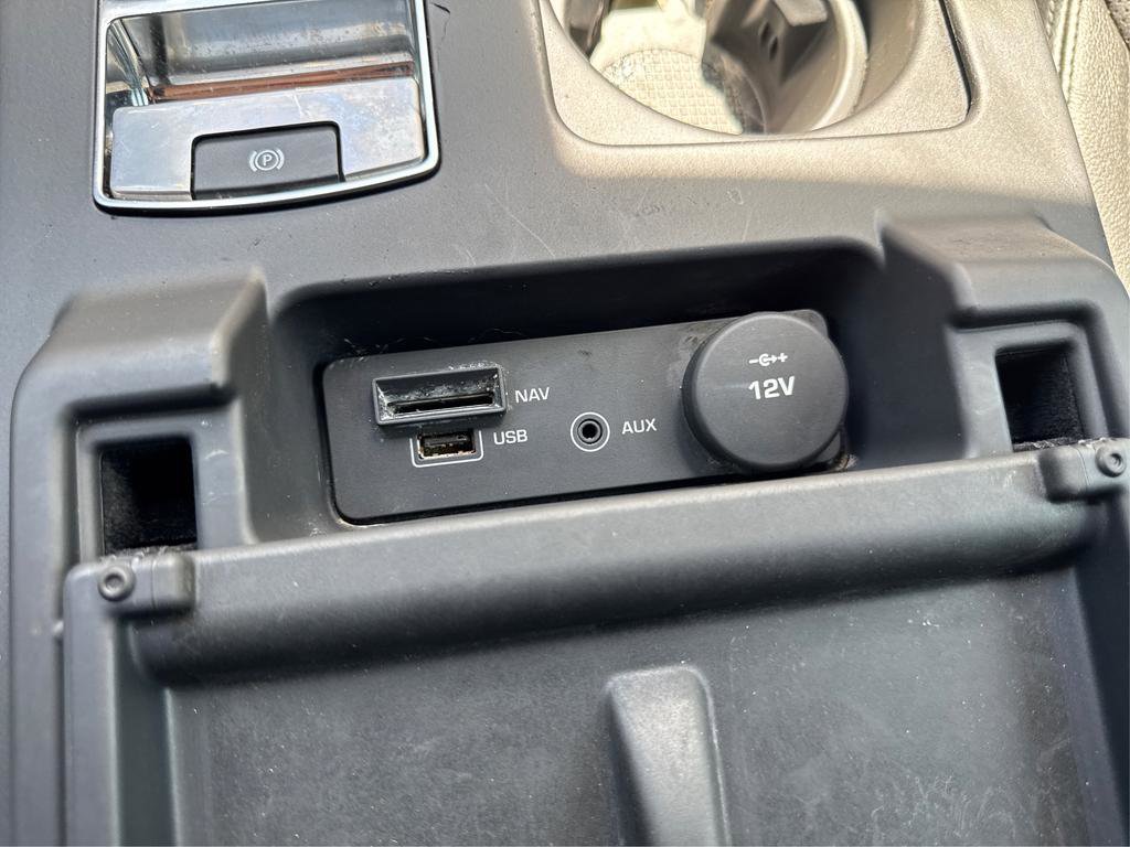 Used 2017 Land Rover Discovery SE image 46