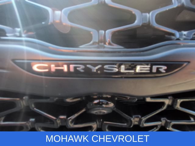 Used 2024 Chrysler Pacifica Limited FWD image 31