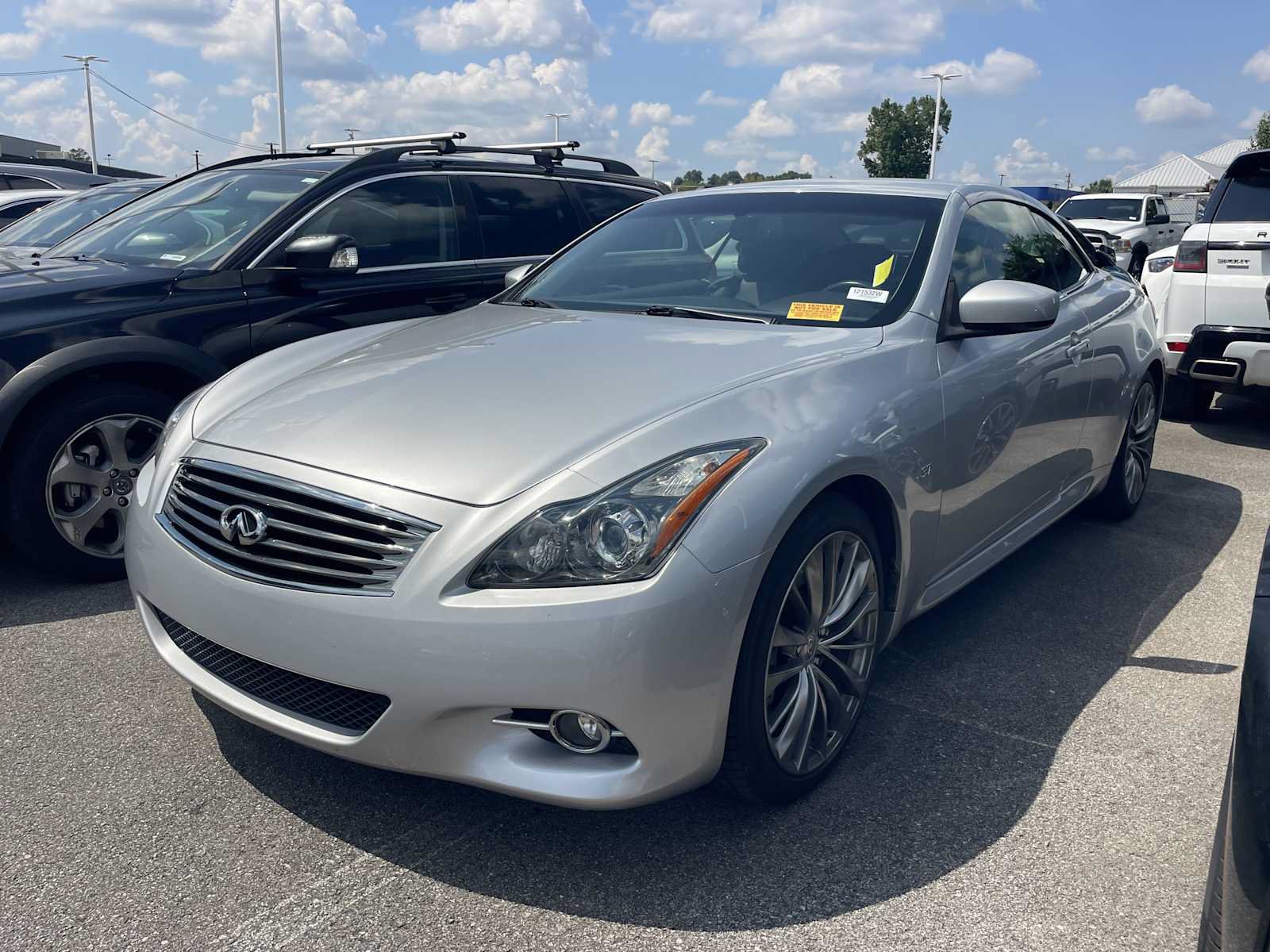Used 2014 INFINITI Q60 Convertible w/ Premium Package RWD image 3