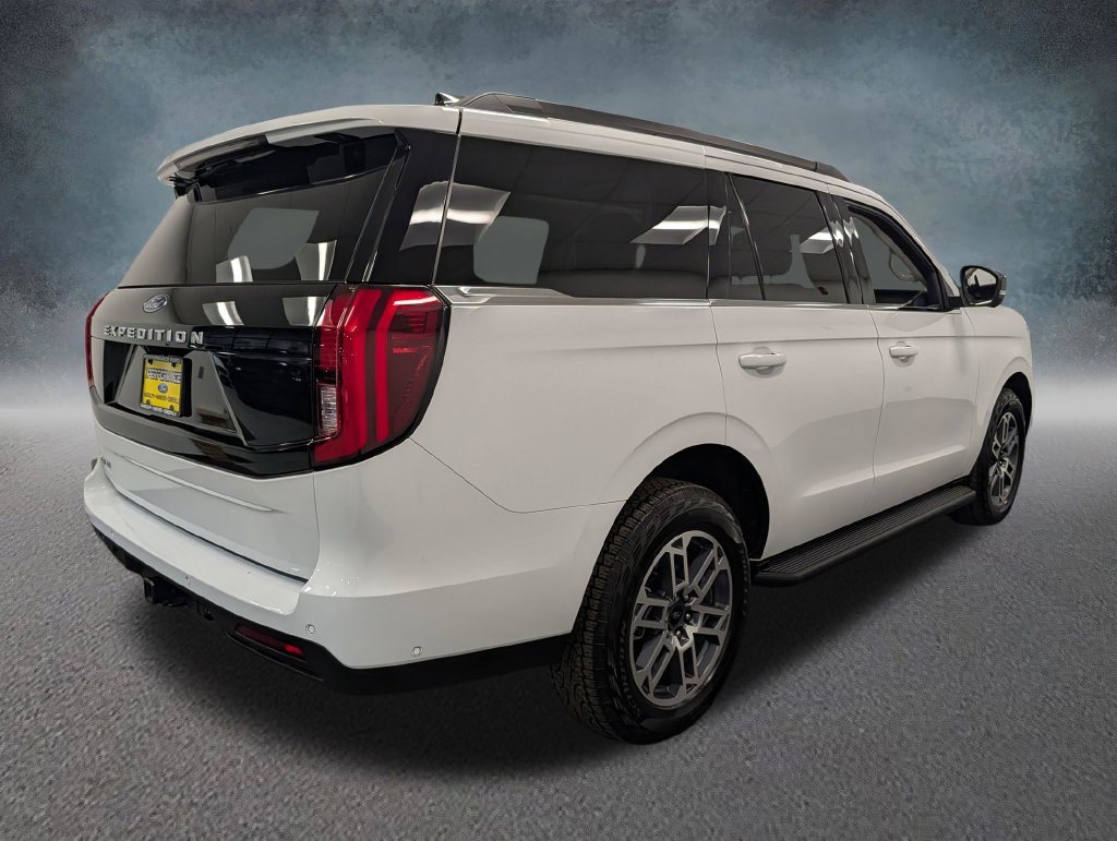 Used 2025 Ford Expedition Active AWD/4WD image 4