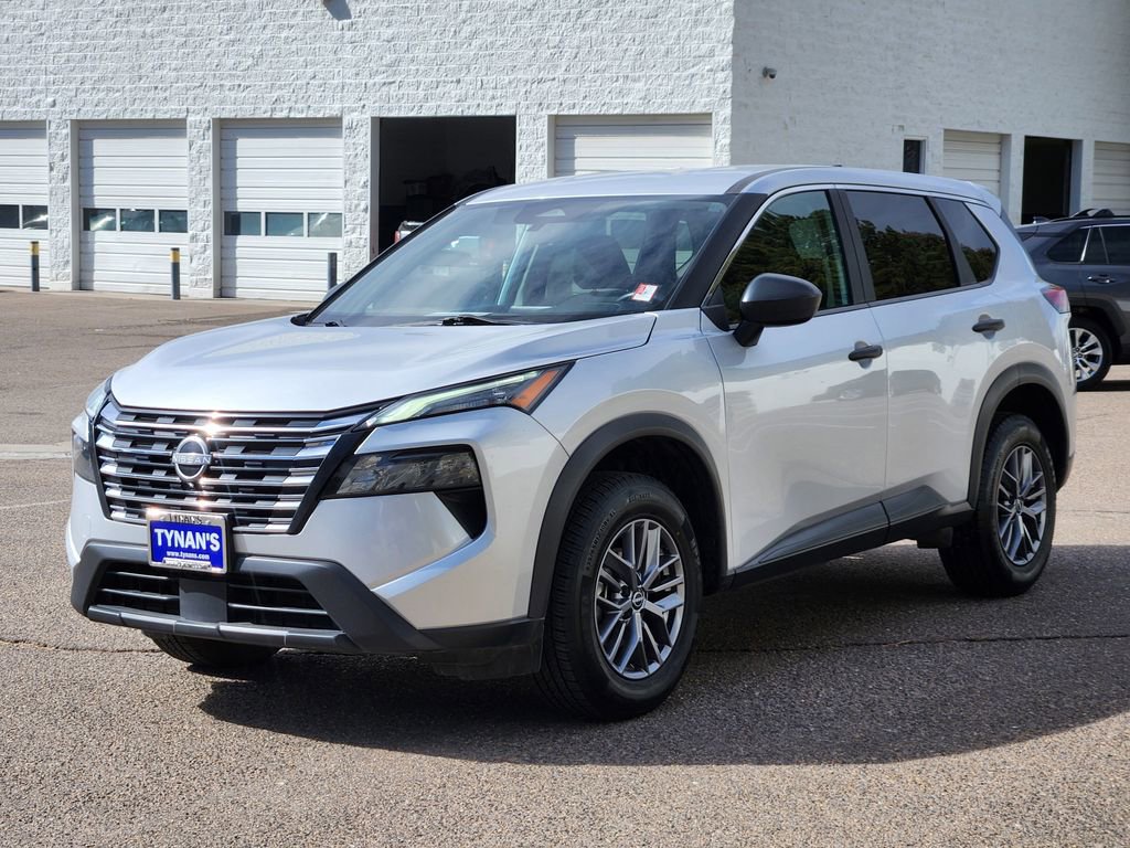 Used 2024 Nissan Rogue S image 6