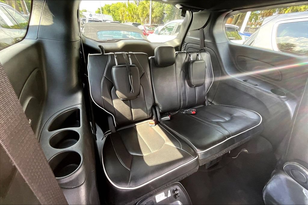 Used 2024 Chrysler Pacifica Premium FWD image 25