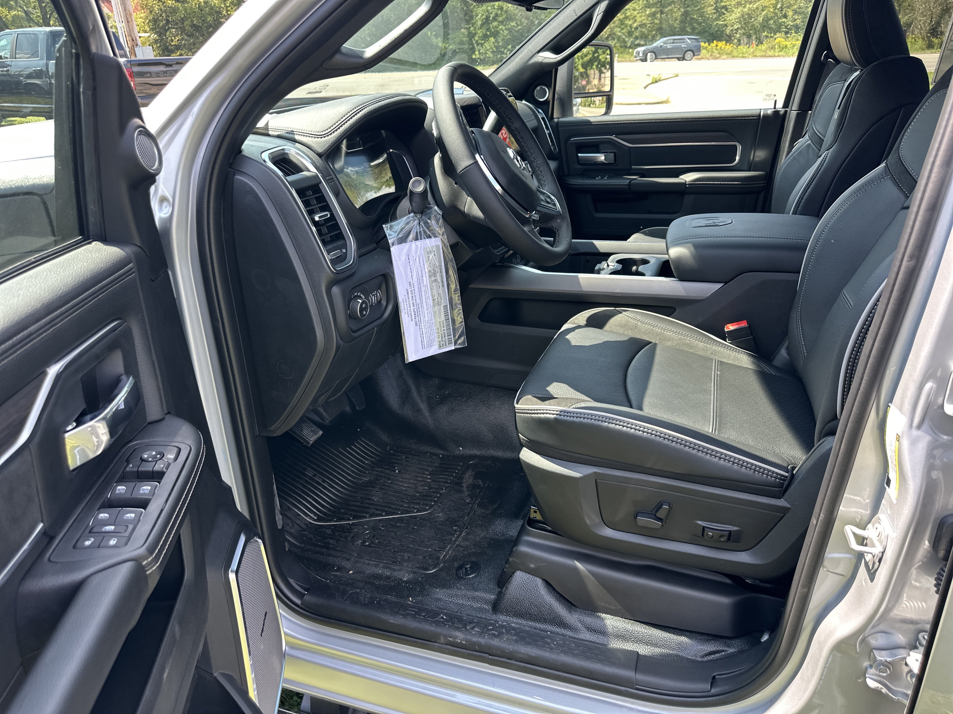New 2027 RAM 5500 4x4 Crew Cab w/ Laramie Trim Package image 27