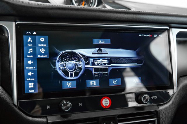 Used 2016 Porsche Macan Turbo w/ Premium Package Plus image 24