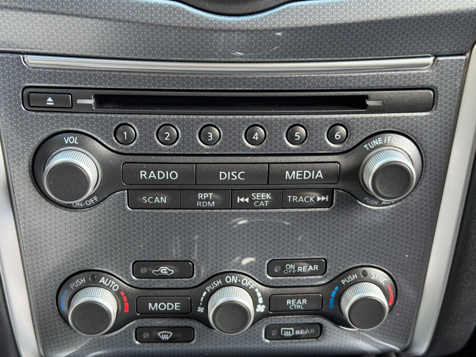 Used 2020 Nissan Pathfinder SL image 28