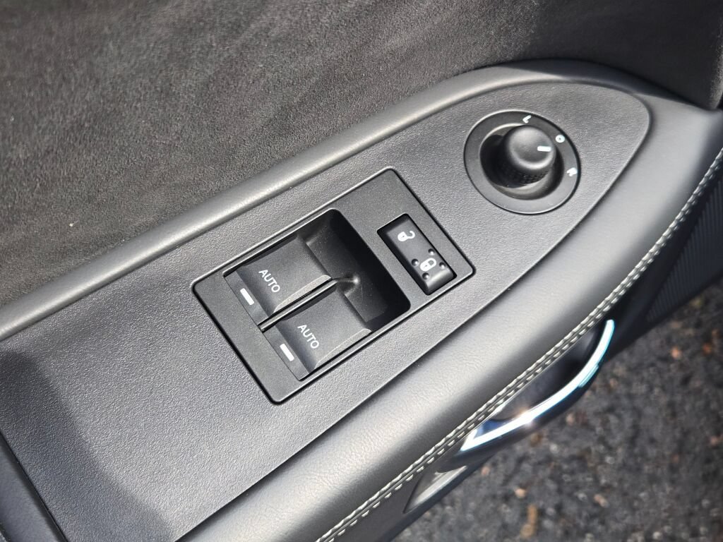 Used 2009 Dodge Challenger SRT8 RWD image 22