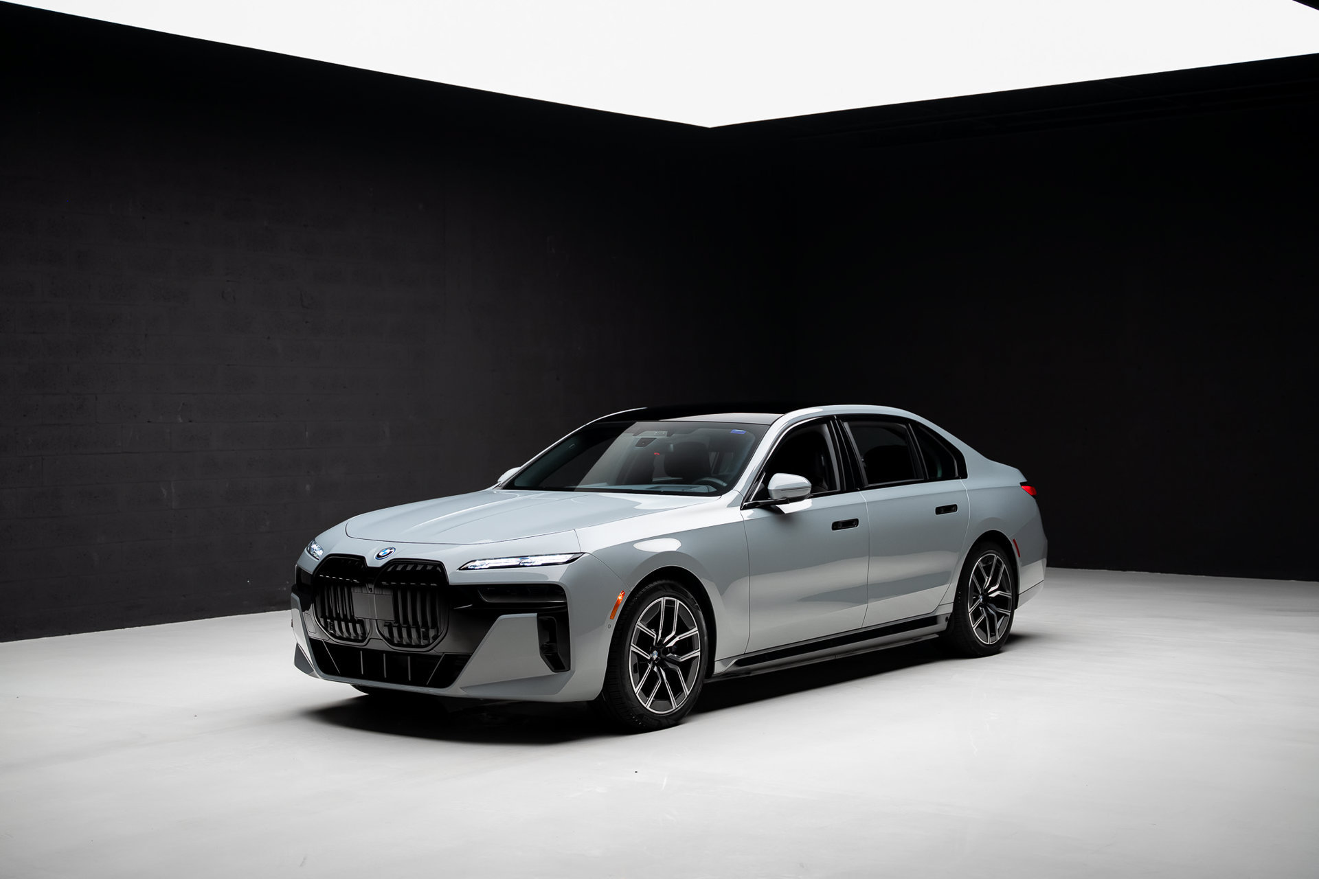 Used 2024 BMW i7 xDrive60 w/ Executive Package AWD/4WD image 5