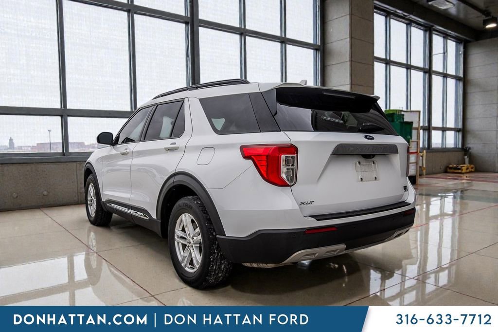 Used 2020 Ford Explorer XLT w/ Equipment Group 202A AWD/4WD image 28