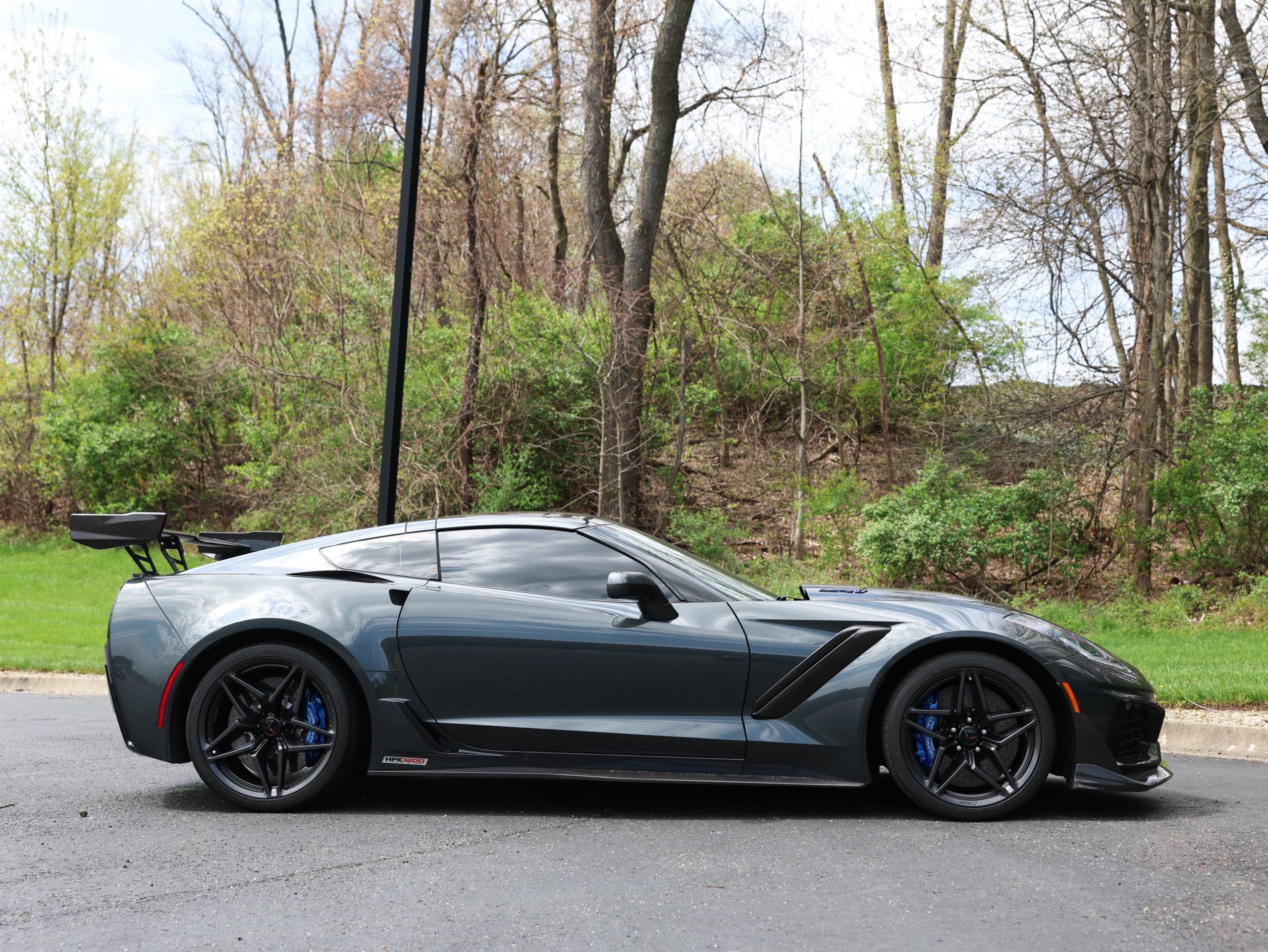 Used 2019 Chevrolet Corvette ZR1 RWD image 2