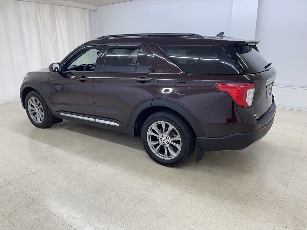 Used 2023 Ford Explorer XLT w/ Equipment Group 202A image 3