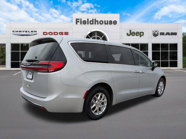 Used 2024 Chrysler Pacifica Touring-L FWD image 13