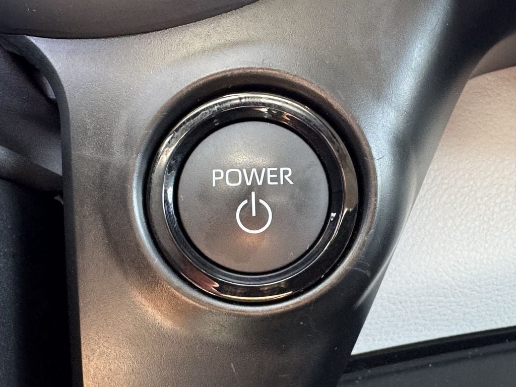 Used 2025 Toyota Sienna XLE FWD image 19