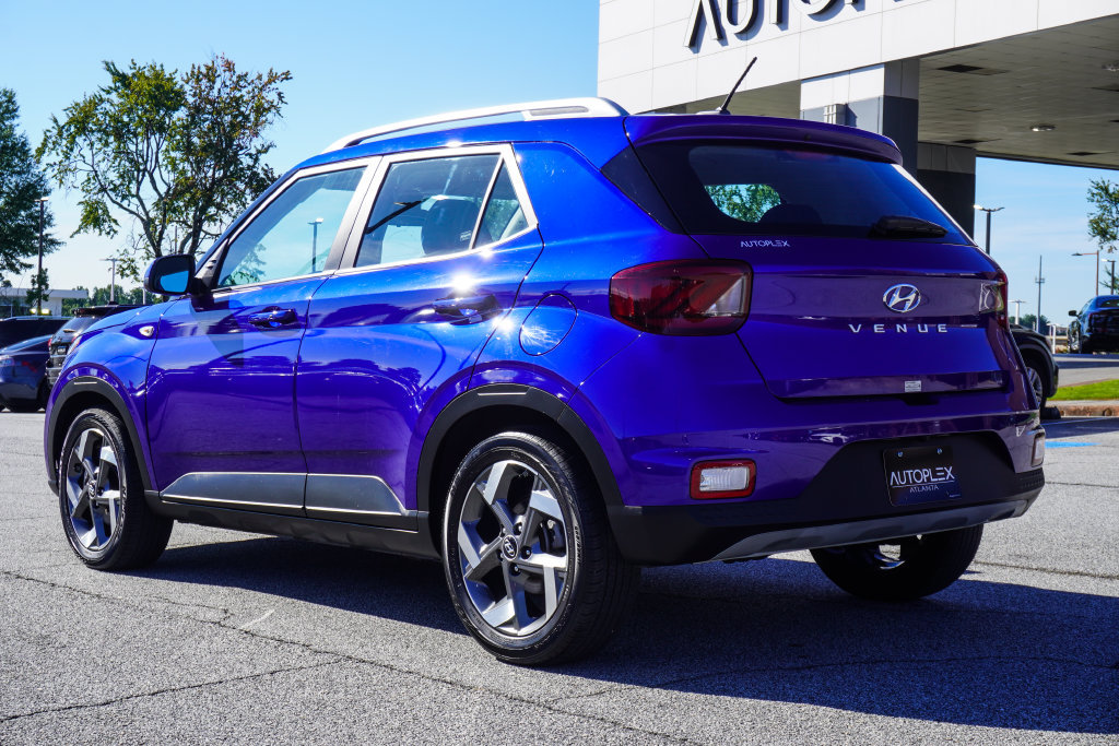 Used 2025 Hyundai Venue Limited FWD image 29