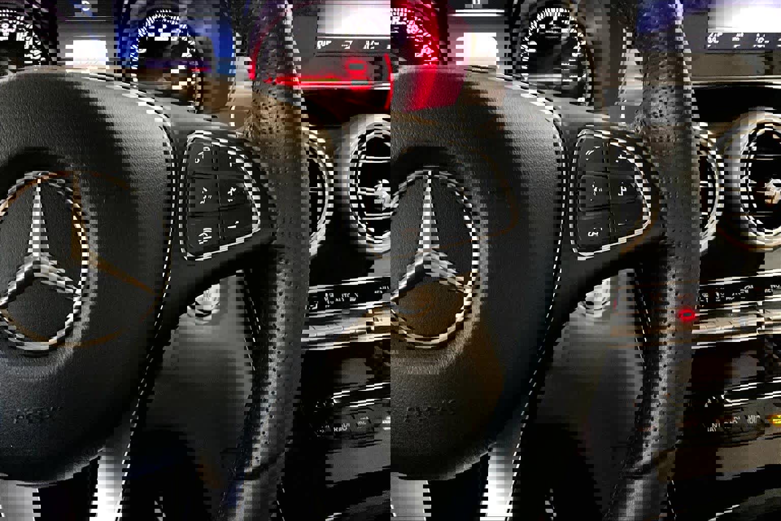 Used 2018 Mercedes-Benz GLC 300 4MATIC image 25