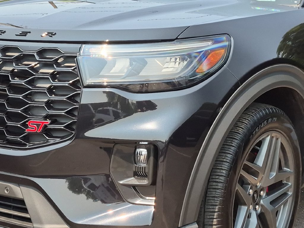 Certified 2025 Ford Explorer ST AWD/4WD image 3