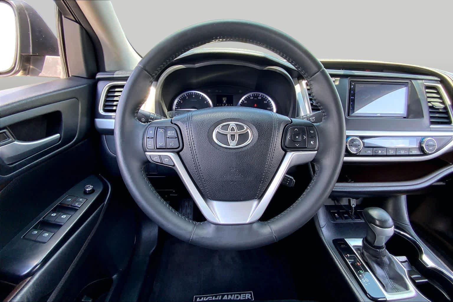Used 2015 Toyota Highlander XLE FWD image 6