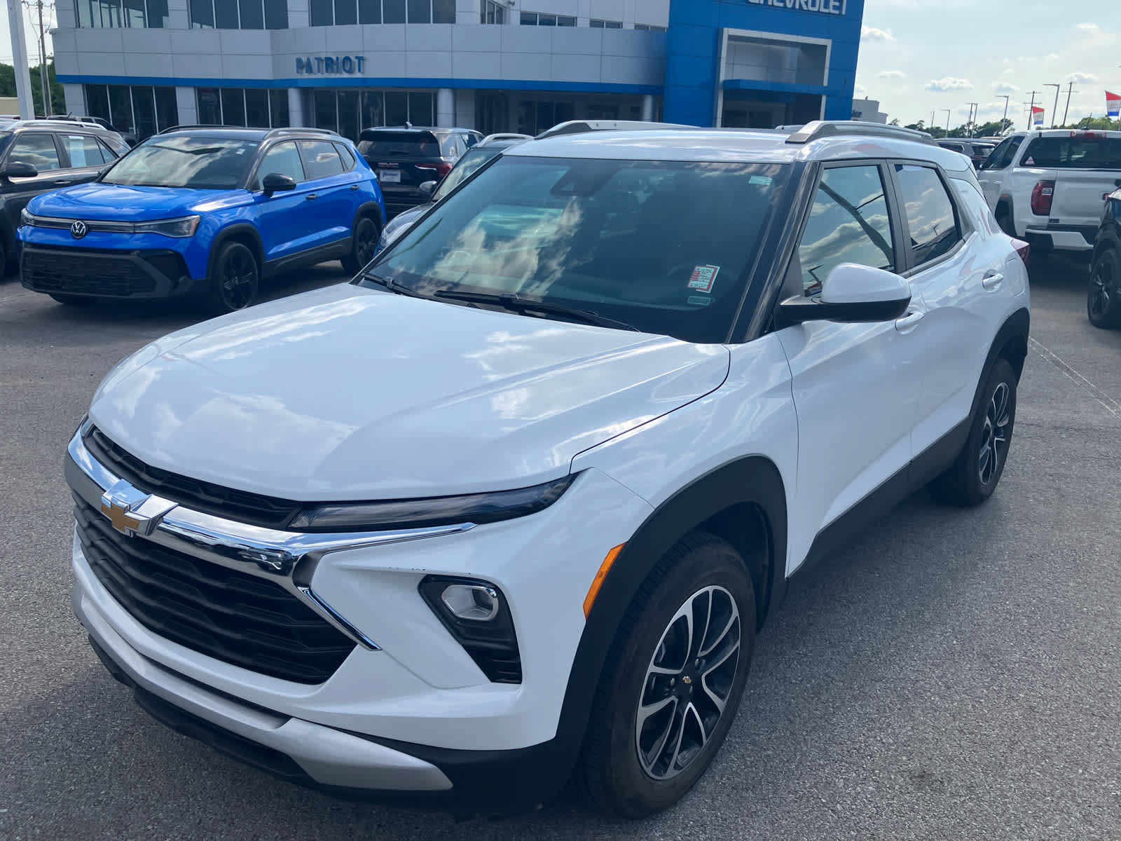 Used 2025 Chevrolet TrailBlazer LT FWD image 3