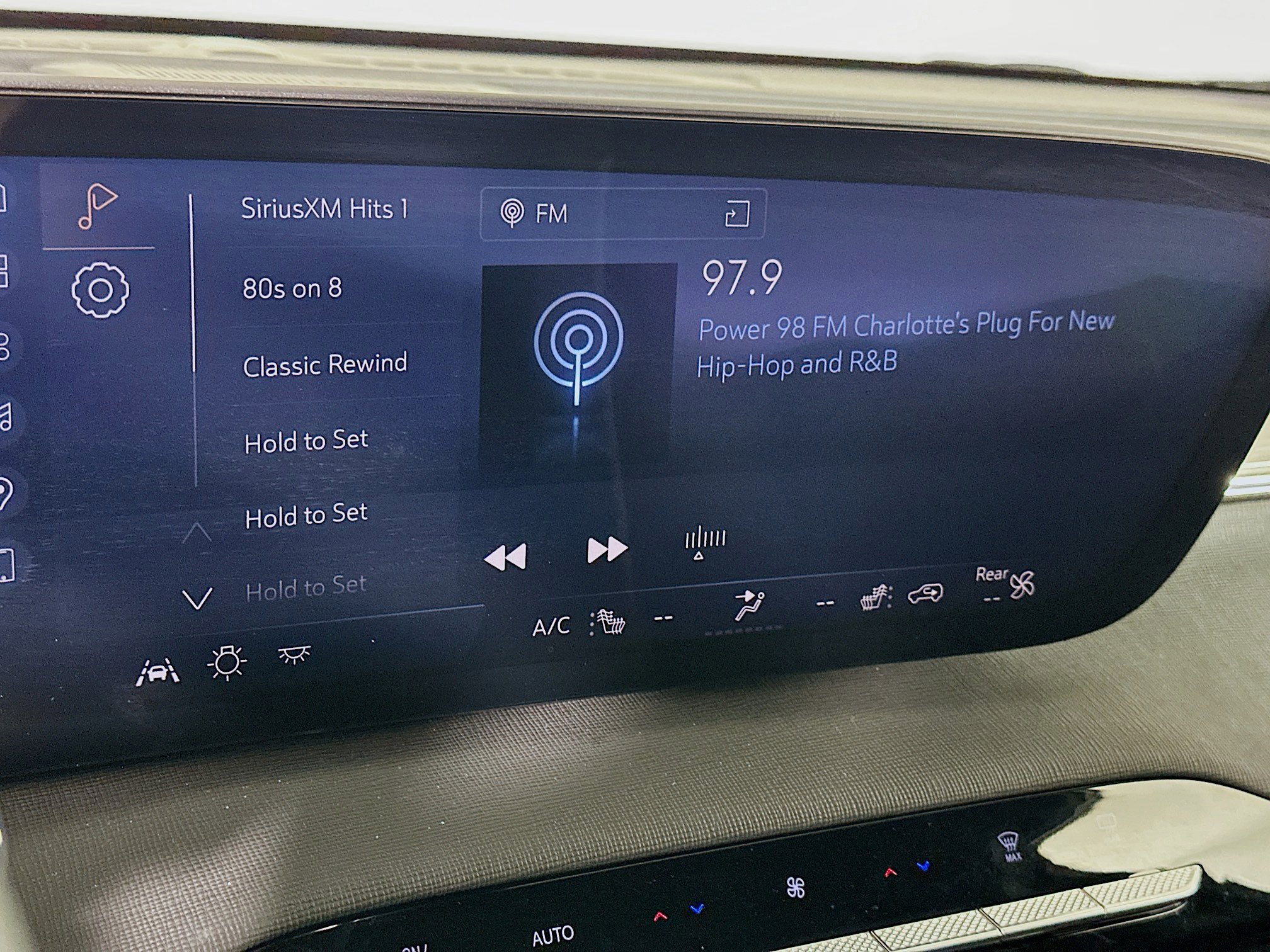 Used 2025 Buick Enclave Preferred image 21