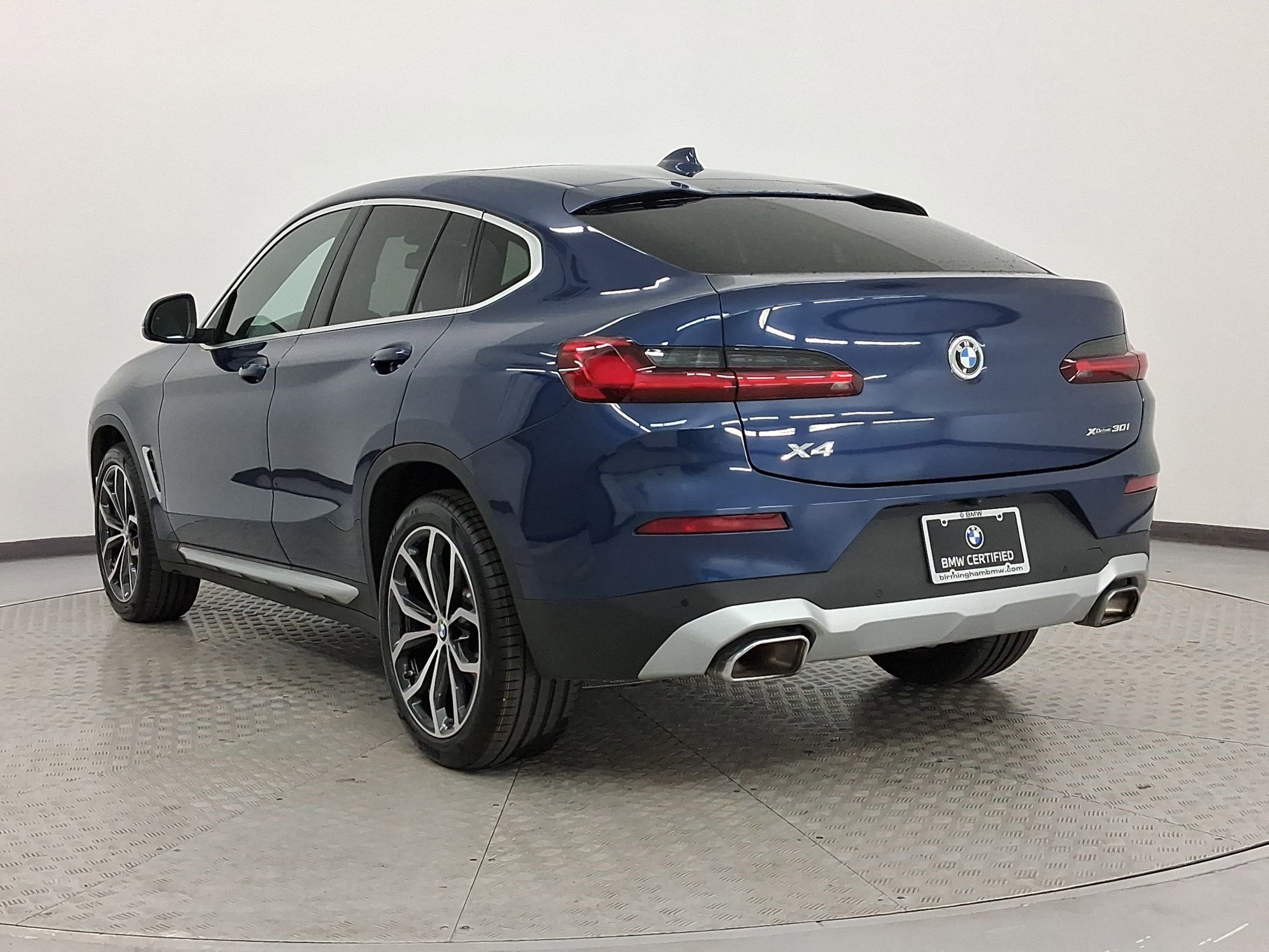 Certified 2023 BMW X4 xDrive30i image 3