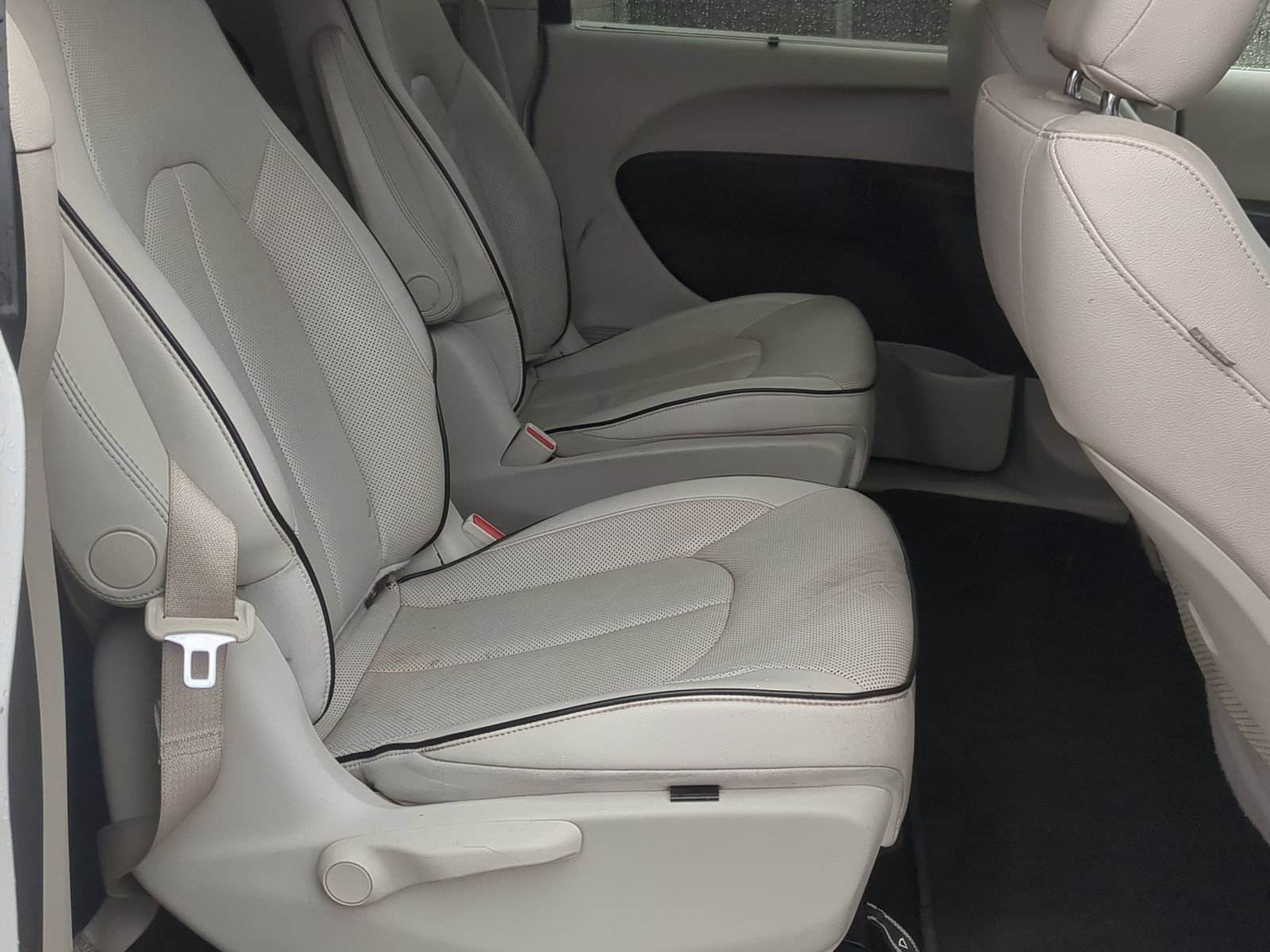 Used 2021 Chrysler Pacifica Touring-L FWD image 27