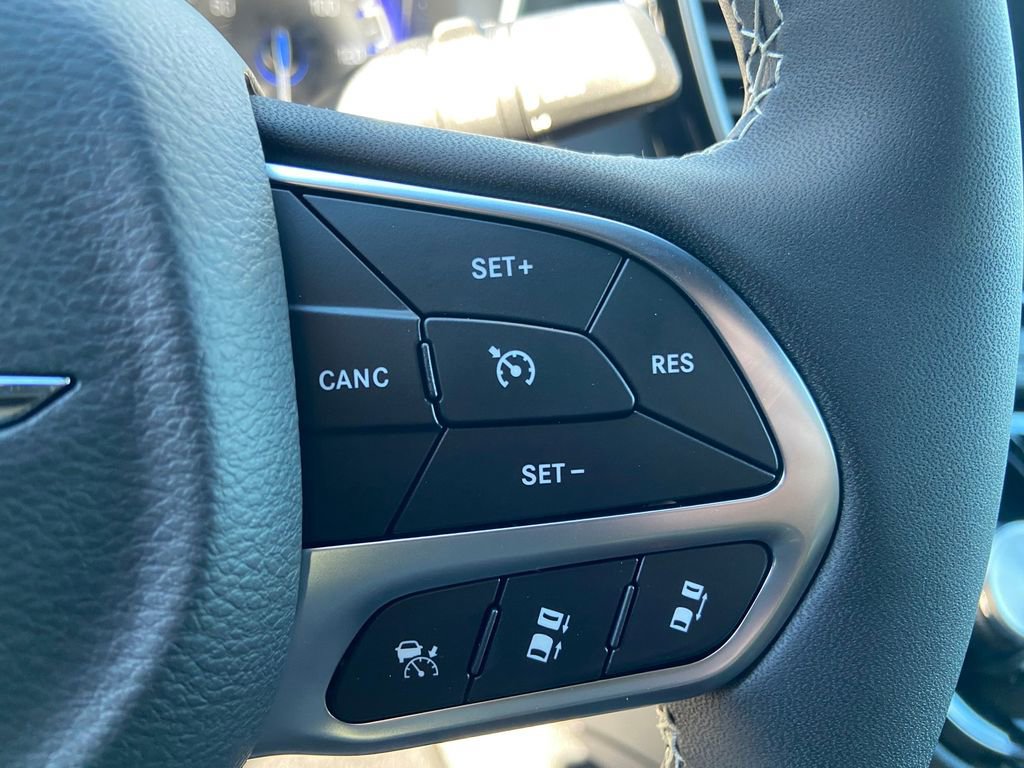 New 2026 Chrysler Pacifica Select image 17