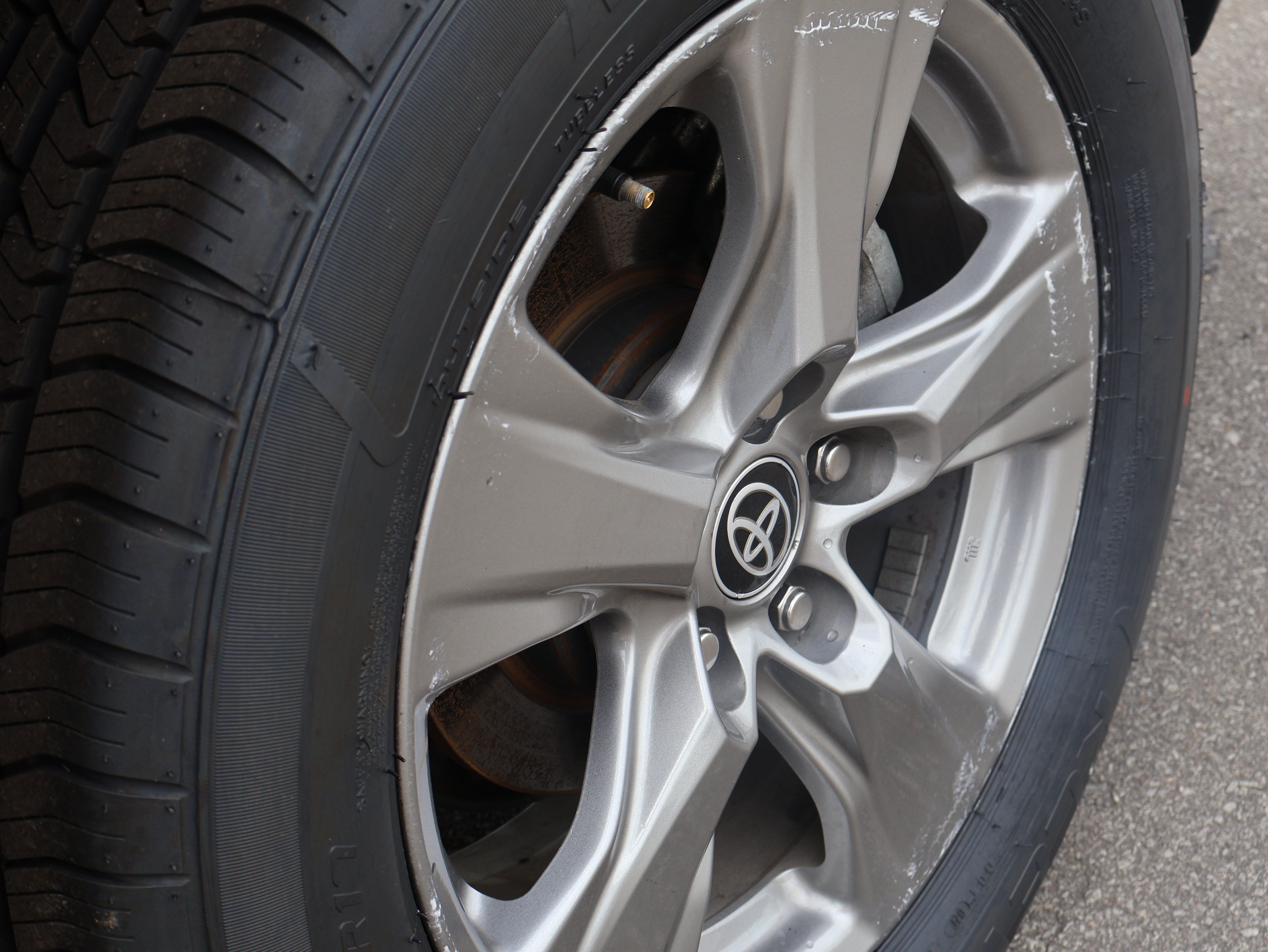 Used 2025 Toyota RAV4 XLE AWD/4WD image 43