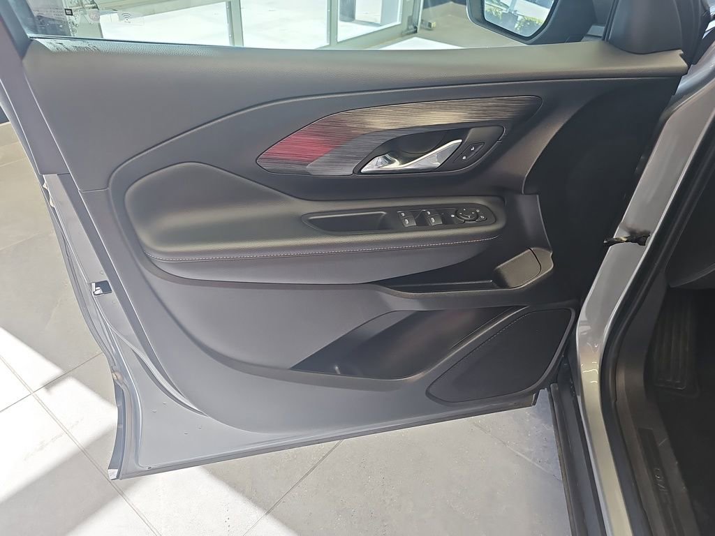 Used 2024 GMC Terrain SLE image 13