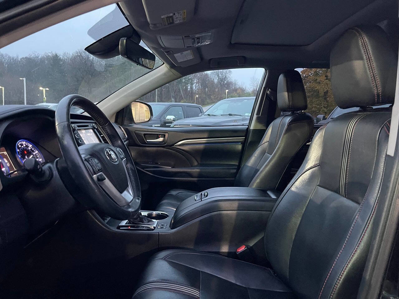 Used 2019 Toyota Highlander SE AWD/4WD image 16