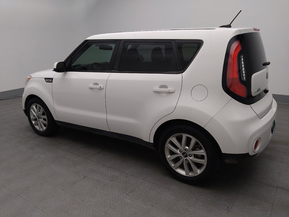 Used 2017 Kia Soul + image 3