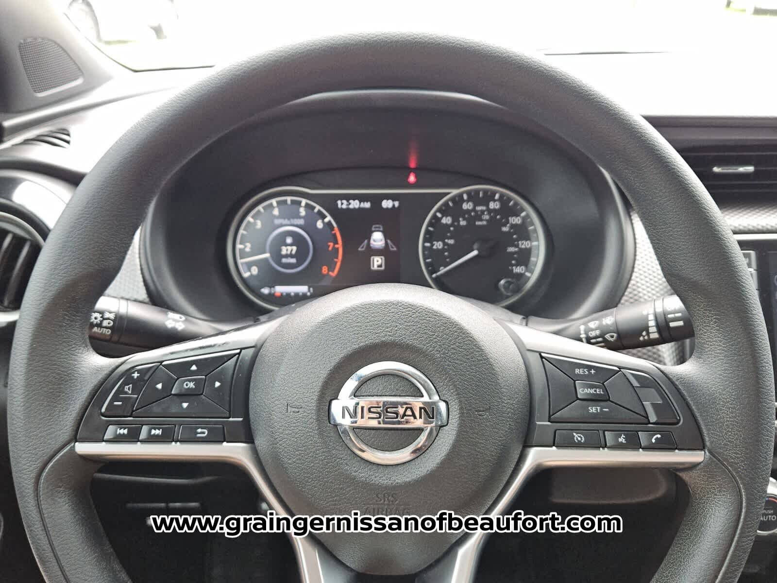 Used 2018 Nissan Kicks SV FWD image 11