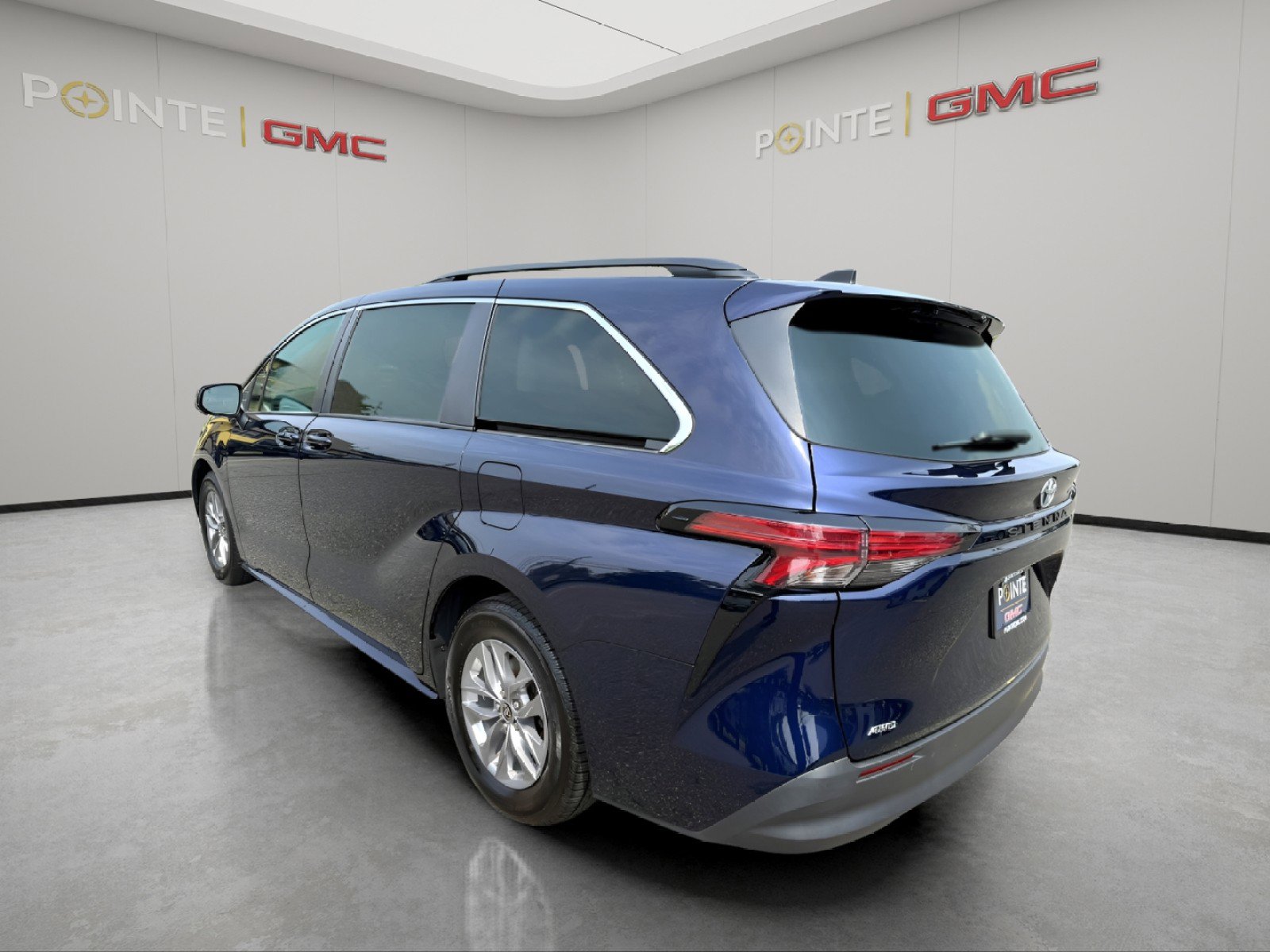 Used 2022 Toyota Sienna LE image 7