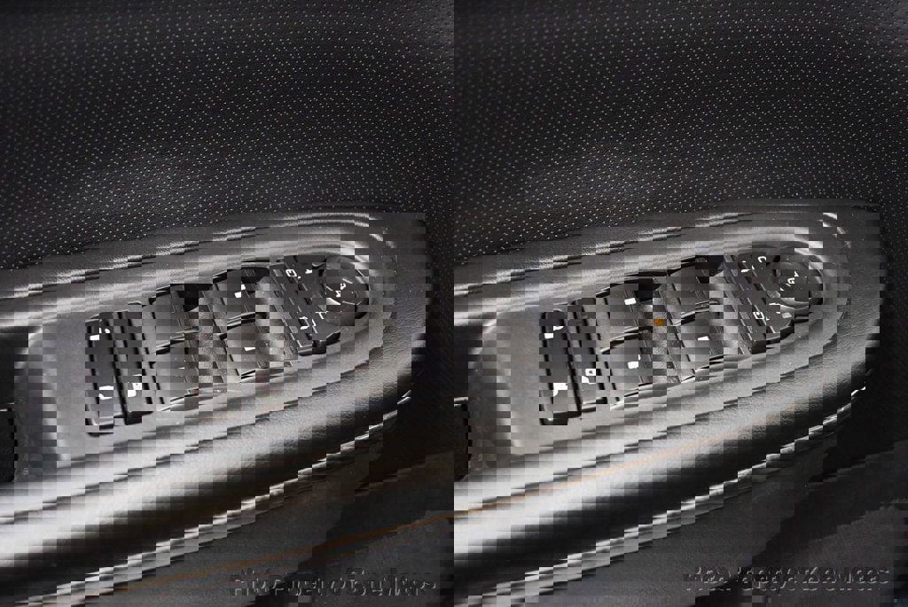 Used 2011 GMC Acadia Denali image 34