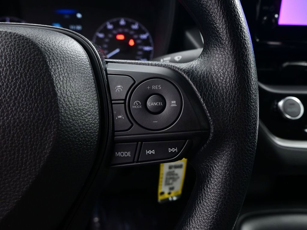 Used 2025 Toyota Corolla LE image 18