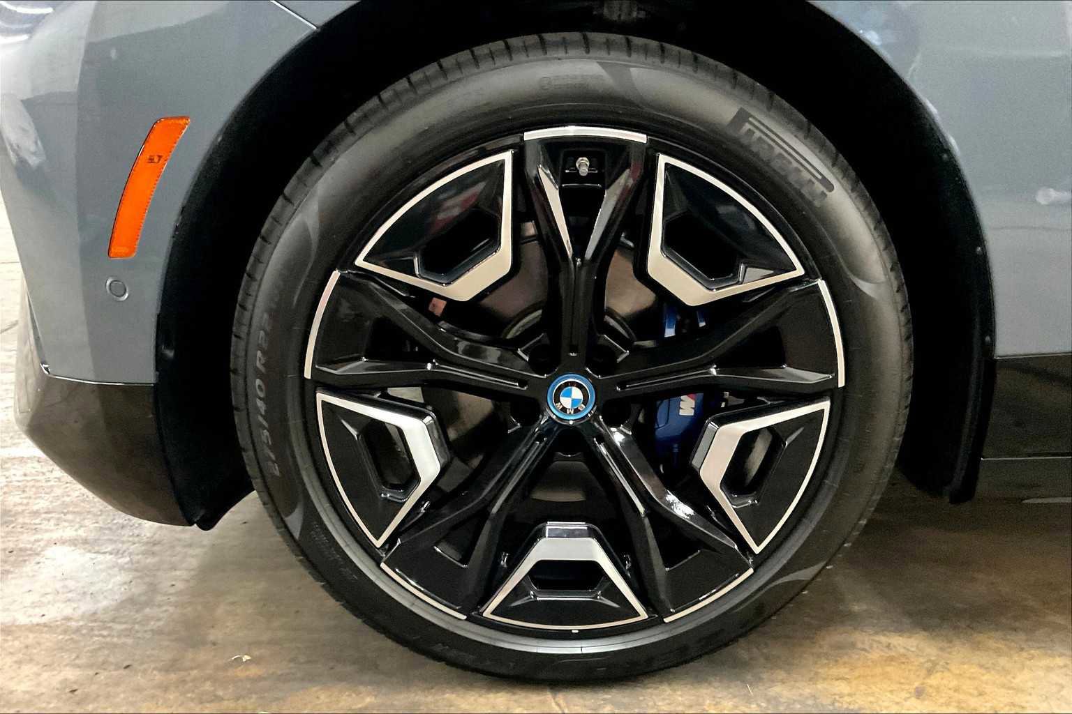 Used 2025 BMW iX M60 image 12